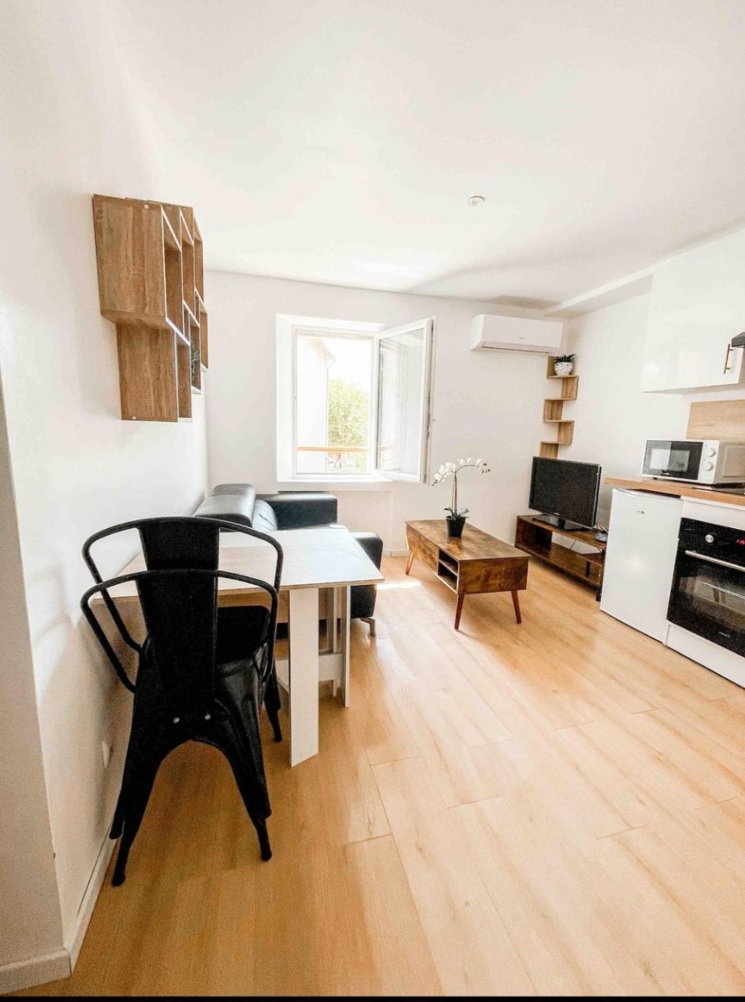 La Chrysalide Apartment La Crau Bagian luar foto