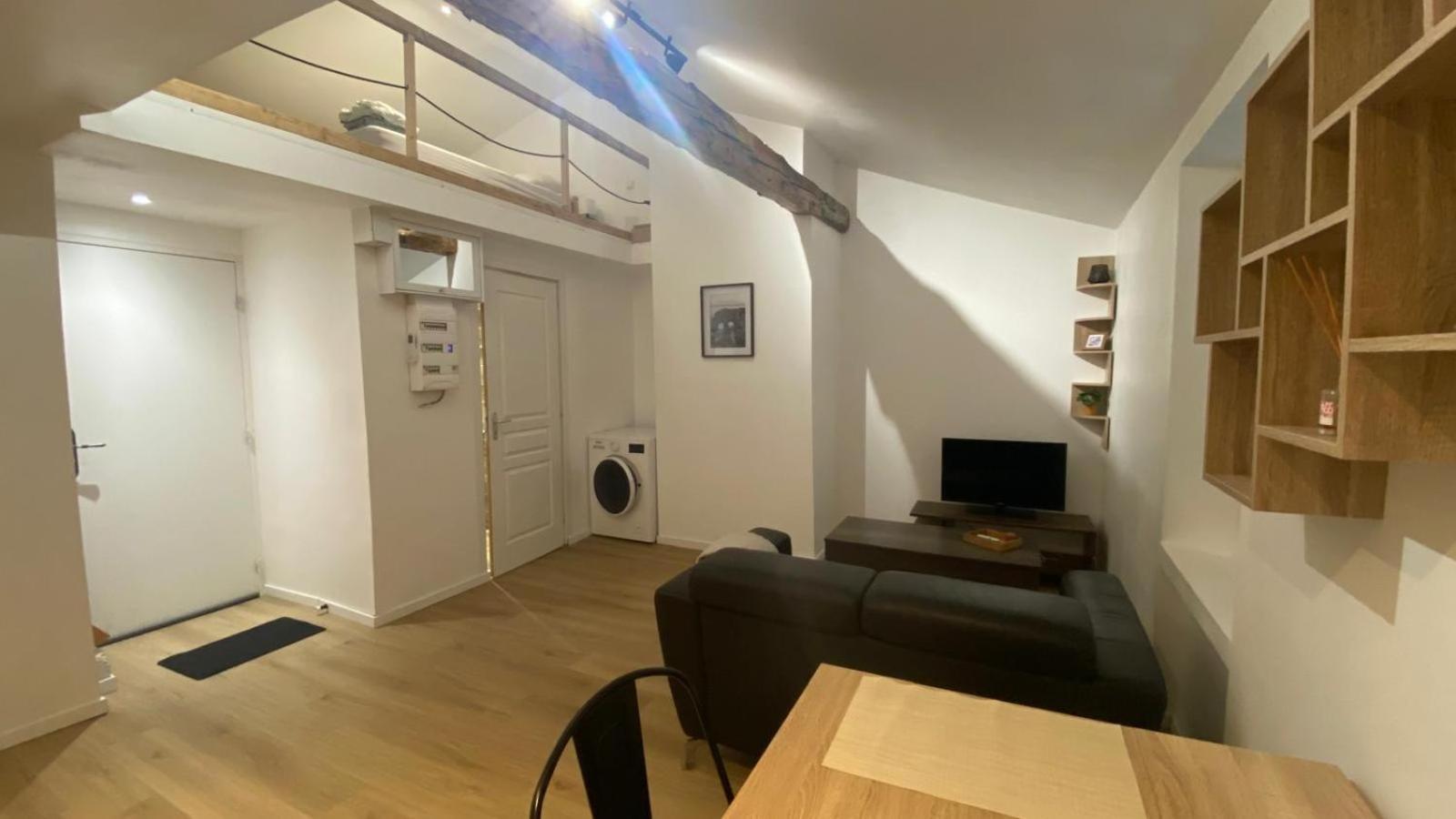 La Chrysalide Apartment La Crau Bagian luar foto